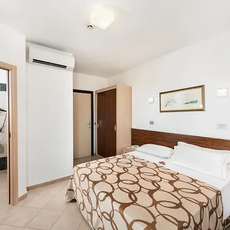 菲尼克斯酒店 3* 圣贝内代托-德尔特龙托