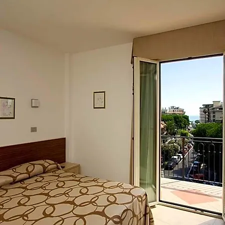 Hotel Fenix 3*