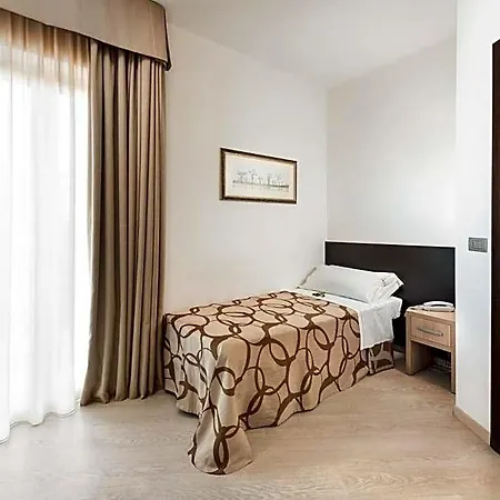 Hotel Fenix 3*