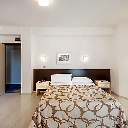 Hotel Fenix 3*