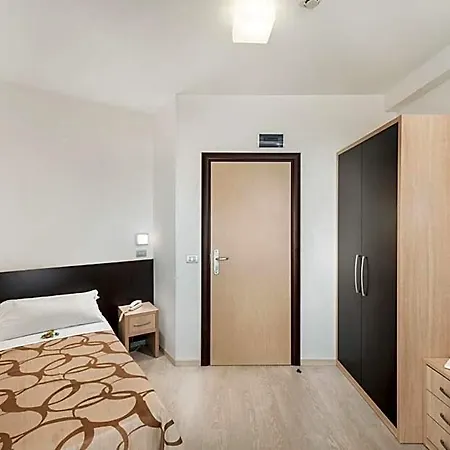 Hotel Fenix 3*