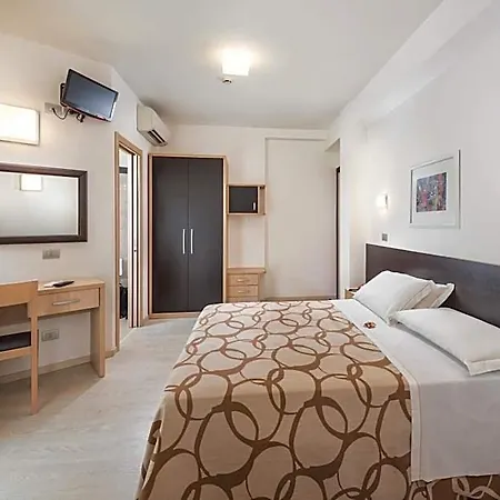 Hotel Fenix 3*
