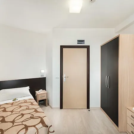 Fenix Hotel 3*