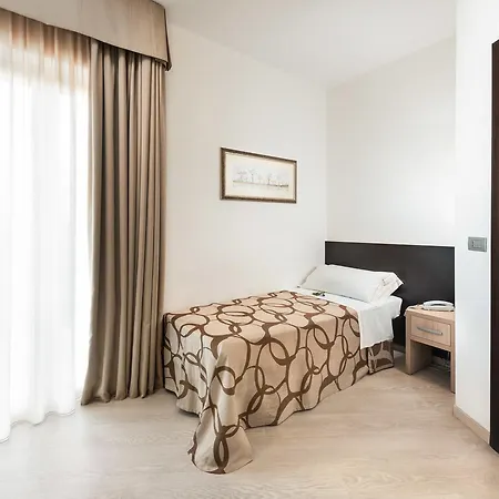 Hotel Fenix 3*
